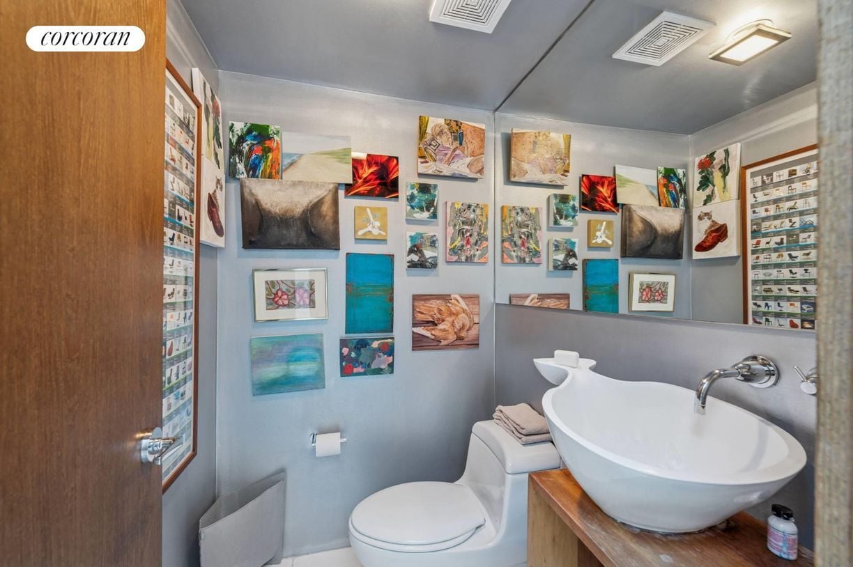 Building Photo - 10 Three Mile Harbor Hog Creek Rd