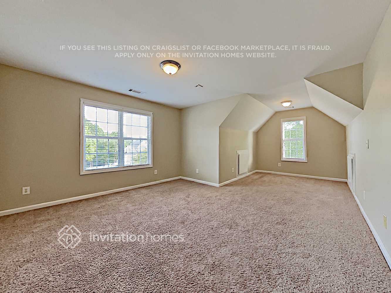 Building Photo - 3088 Woodmere Dr