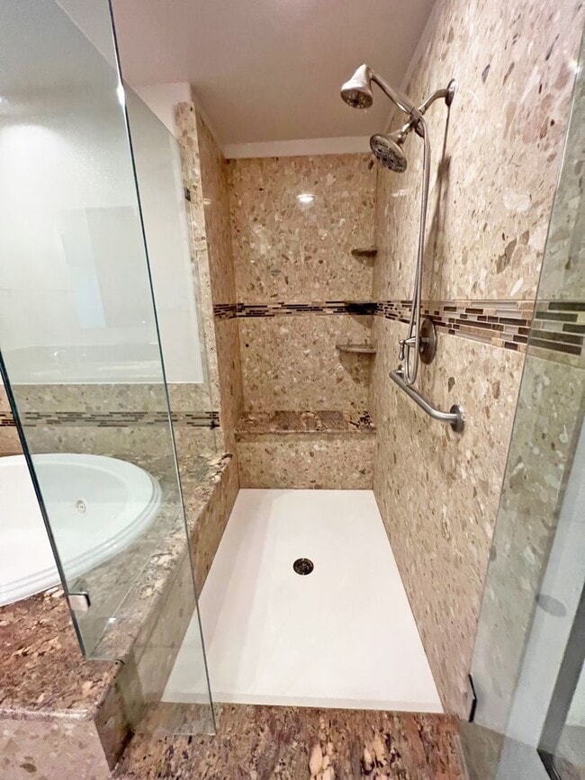 Building Photo - Great 2 Bdrm 2 Bath Condo in Lake Dallas Tx