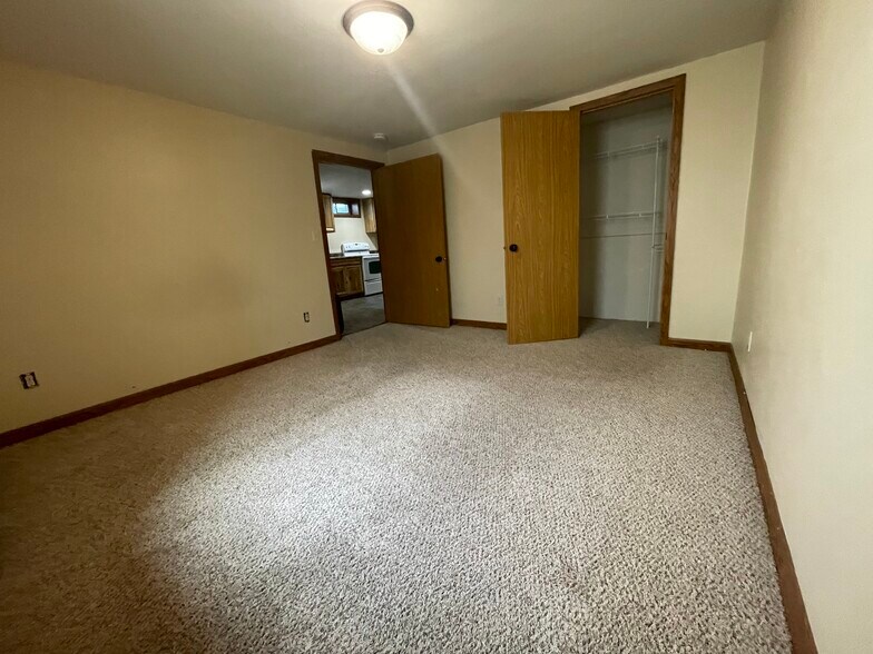 Building Photo - 20427 W Clark Ave Apt 11