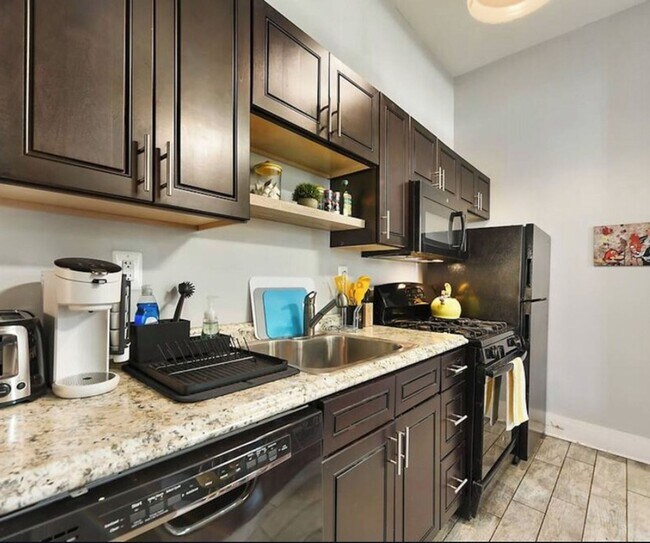 Building Photo - 2134 E Carson St