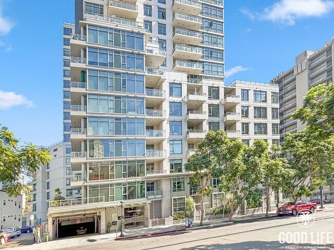 Building Photo - Stunning 2BD/2BA Condo in Downtown W/ W/D, High Ceilings, Community Pool, Spa, & Fitness Center!