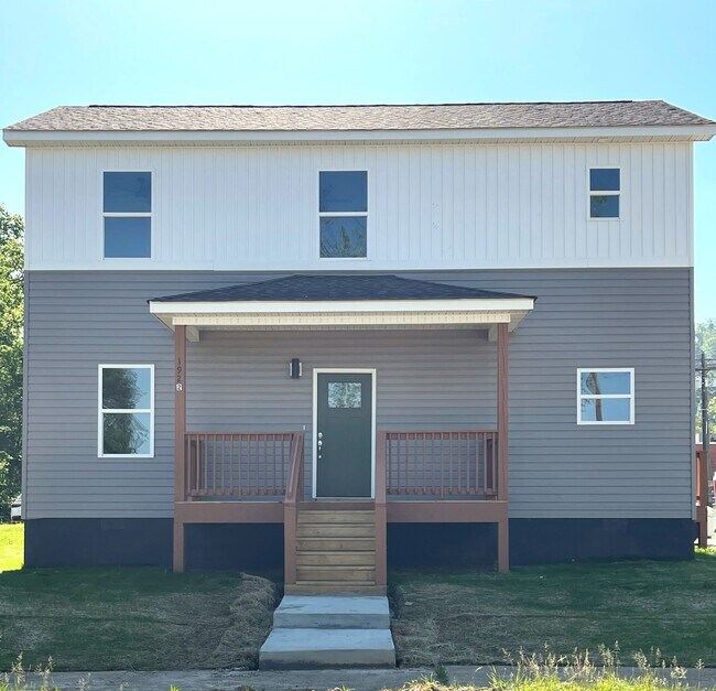 Building Photo - 1922 S Watkins St