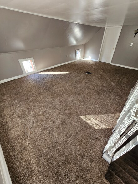 Building Photo - 731 Tulip St SW