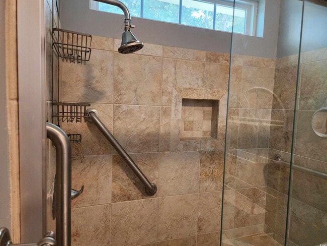 Building Photo - 2360 Clandon Dr