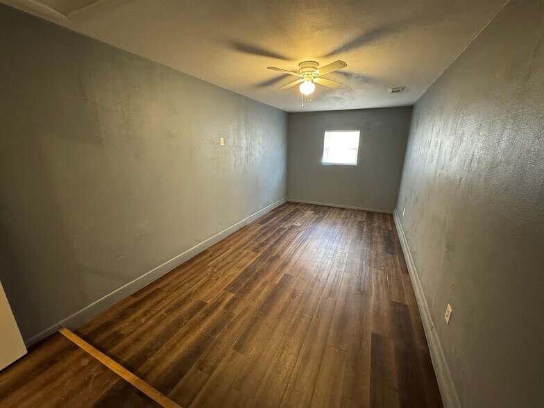 Building Photo - 1913 41st St