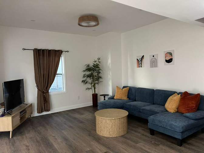 Building Photo - 2827 E 5th Ave