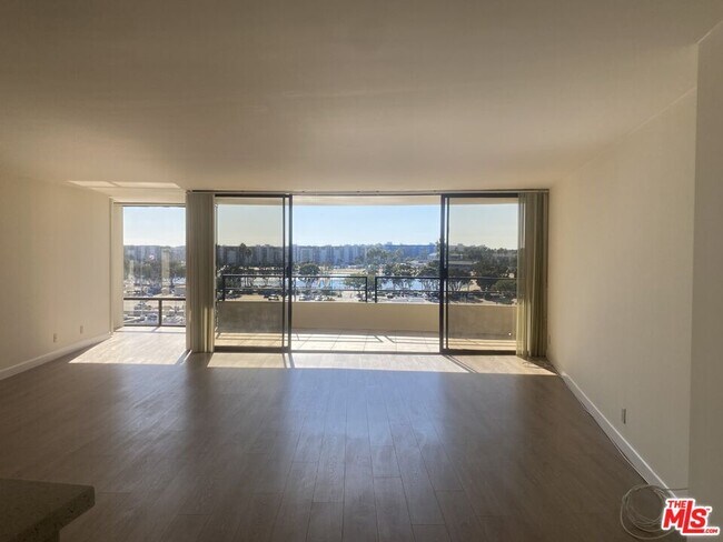 Building Photo - 4265 Marina City Dr