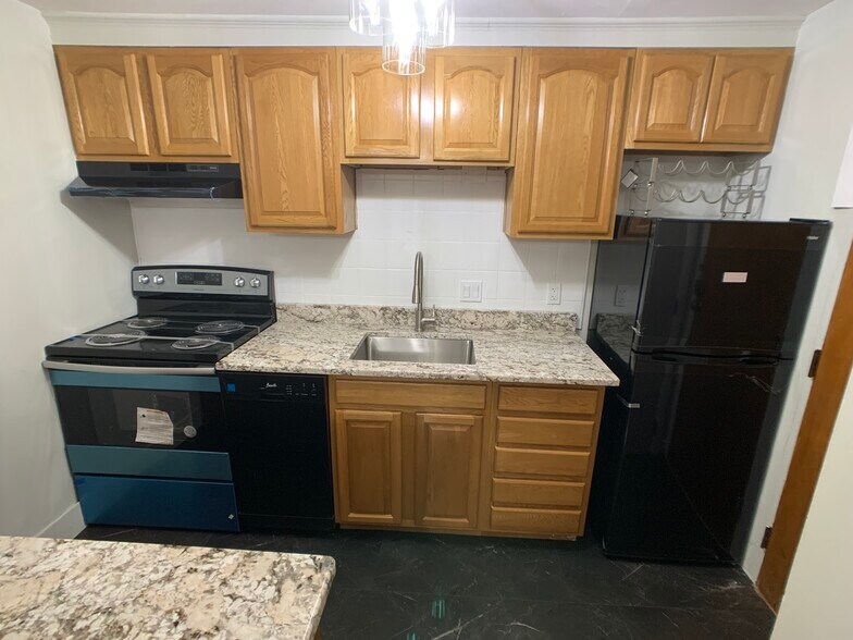 Building Photo - 10 Commonwealth Ct