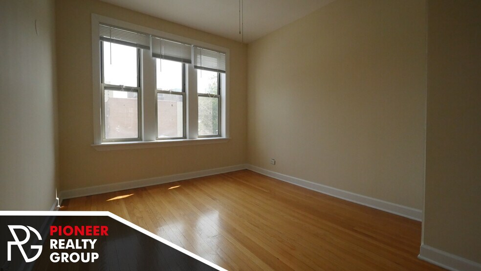 Building Photo - 556 W Aldine Ave