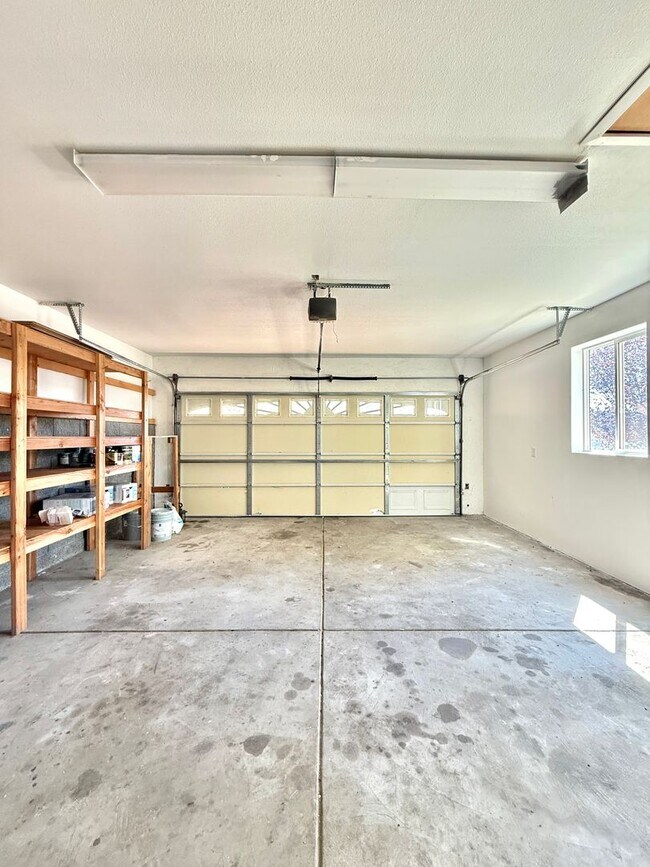 Building Photo - 901 Manzanita Dr