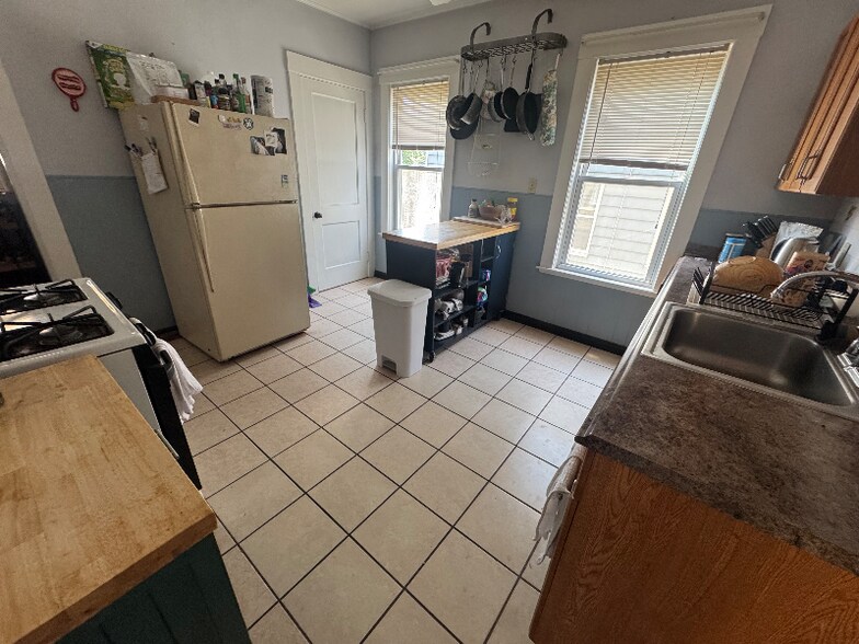 Building Photo - 127 Walnut St