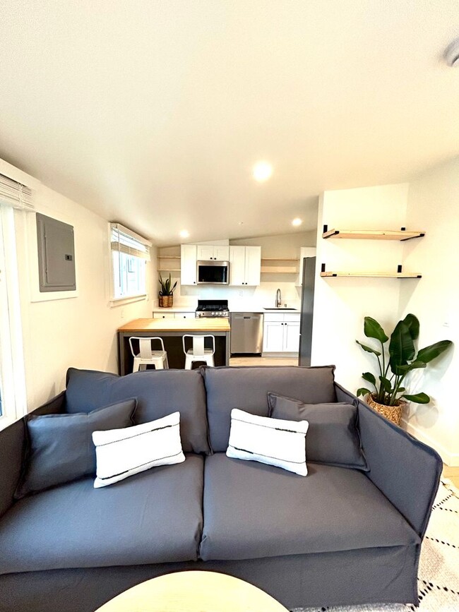 Building Photo - Studio - Downtown Santa Barbara