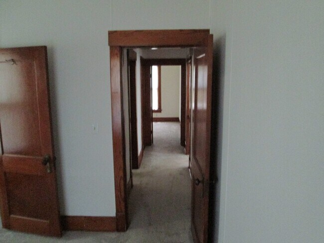 Building Photo - This Home Has 2 Sun Rooms