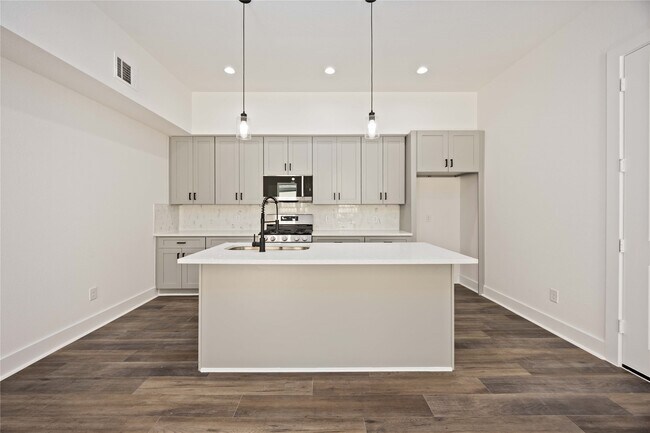 Building Photo - 6528 Tuskegee St