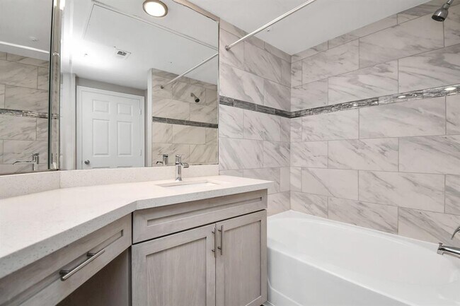 Building Photo - 3225 Woodland Park Dr