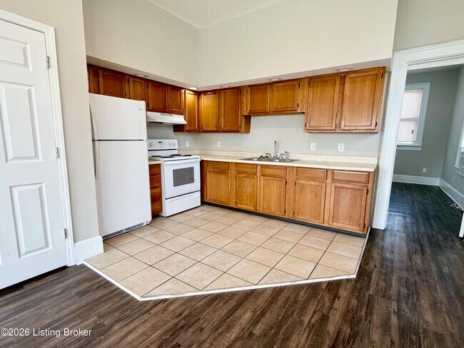 Building Photo - 511 W Harrison Ave