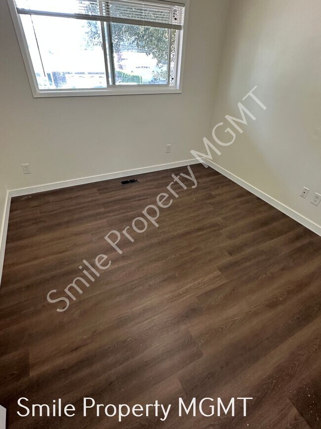Building Photo - 1003 NE 175th Ave