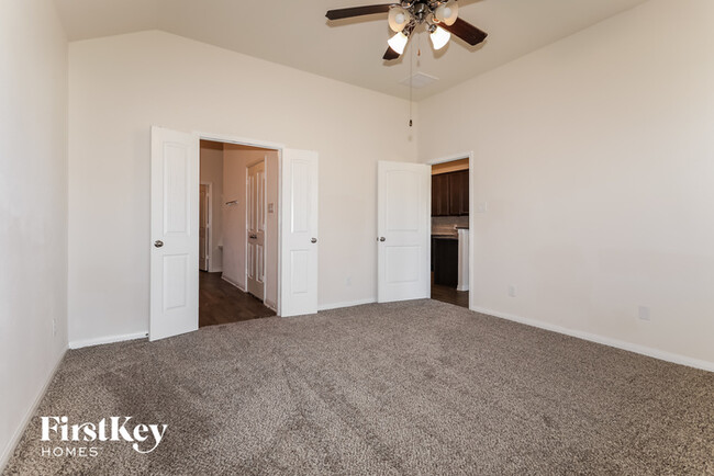 Building Photo - 15149 Meadow Glen S
