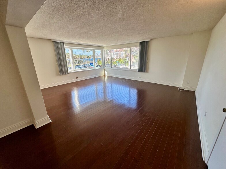 Building Photo - 8040 Girard Ave