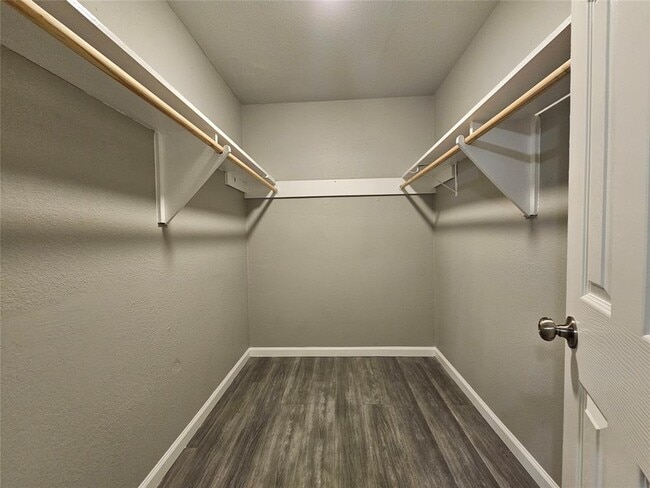 Building Photo - 221 Caylor St