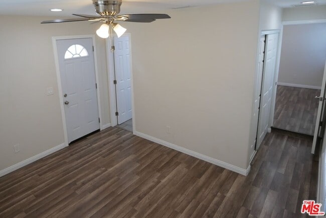 Building Photo - 2334 S Garth Ave