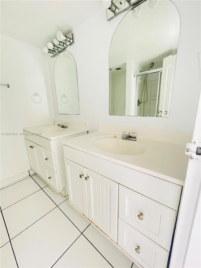 Building Photo - 13499 Biscayne Blvd