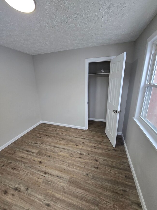 Building Photo - 4 BEDROOM SINGLE FAMILY HOME