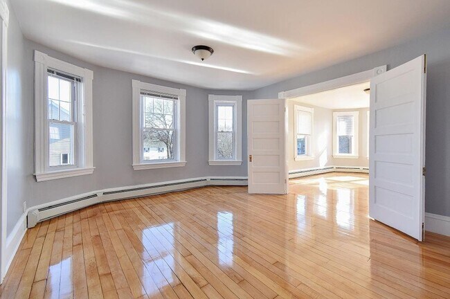 Building Photo - 141 Bourne Ave