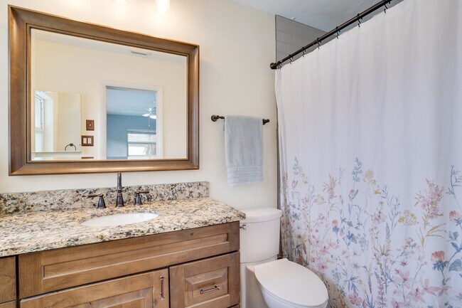 Building Photo - 2076 Burnice Dr