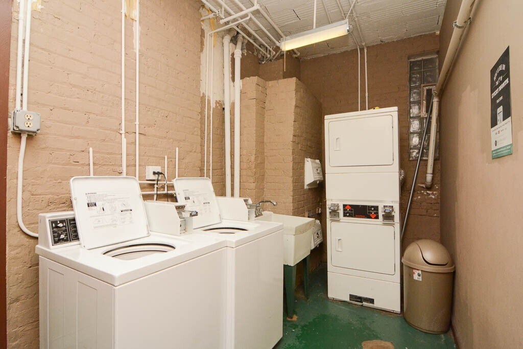 Building Photo - 2849 N Burling St