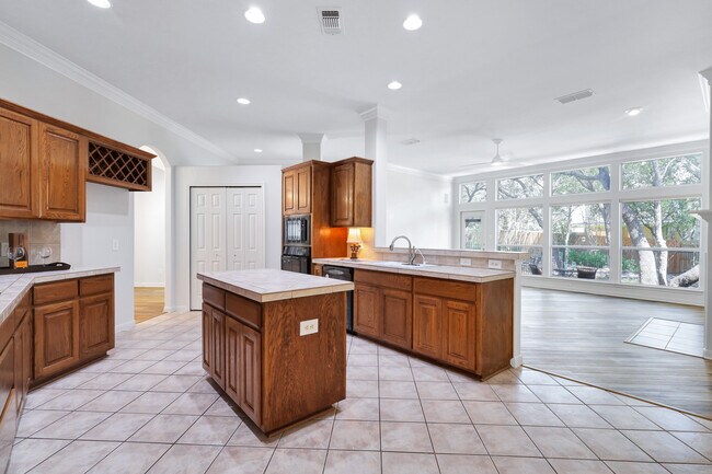 Building Photo - 26 Silverhorn Dr