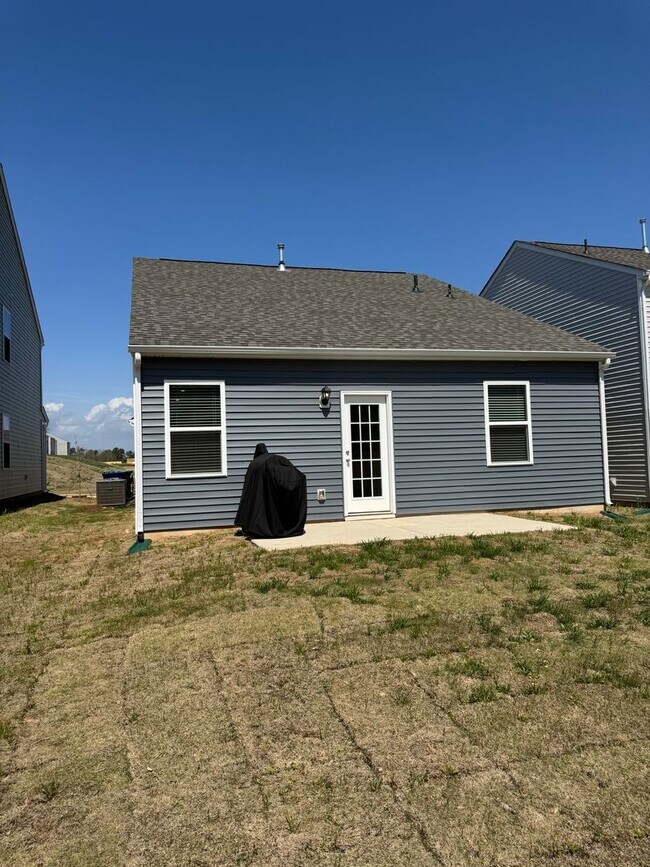 Building Photo - New Construction 3 bed 2 Bath Home in the Hamptons at Hickory! Prime Location!
