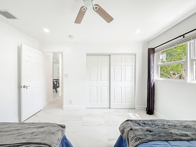 Building Photo - 635 Kingbird Cir