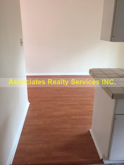 Building Photo - SUBLEASE- Spacious 3 bedroom in Carol Esta...