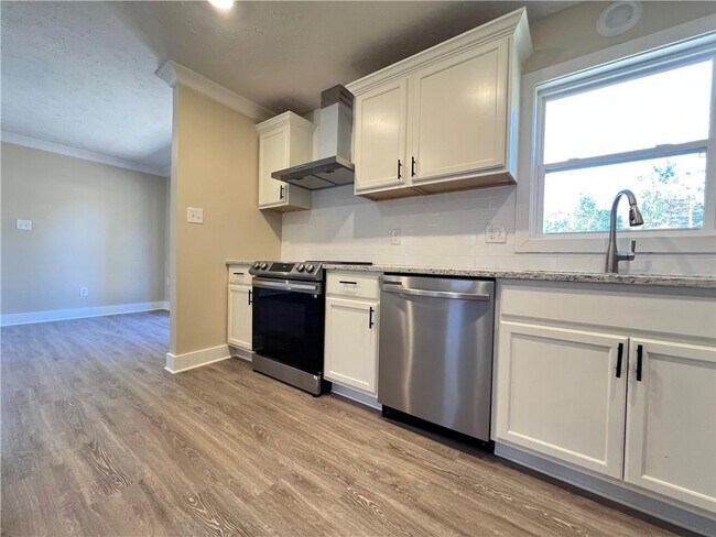 Building Photo - 550 Oglesby Bridge Rd SE