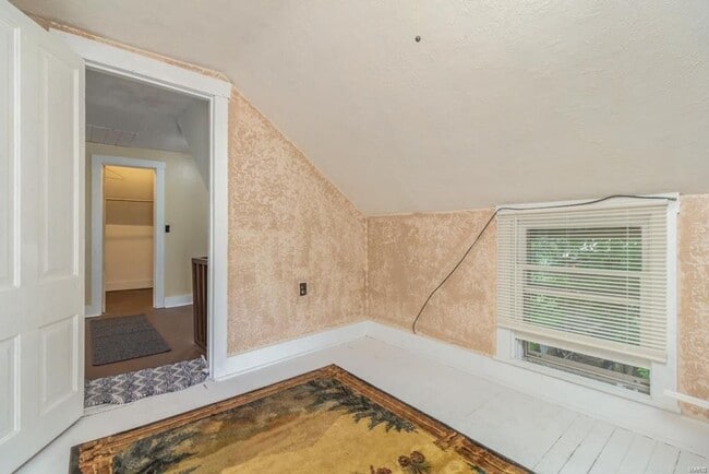 Building Photo - 3 bedroom 1 bathroom house for rent