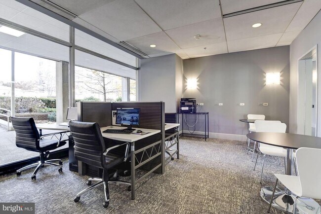 Building Photo - 355 I St SW