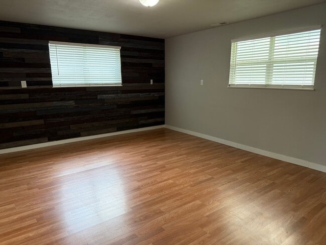 Building Photo - Spacious 3 Bedroom Home with Large Yard & 2-Car Garage