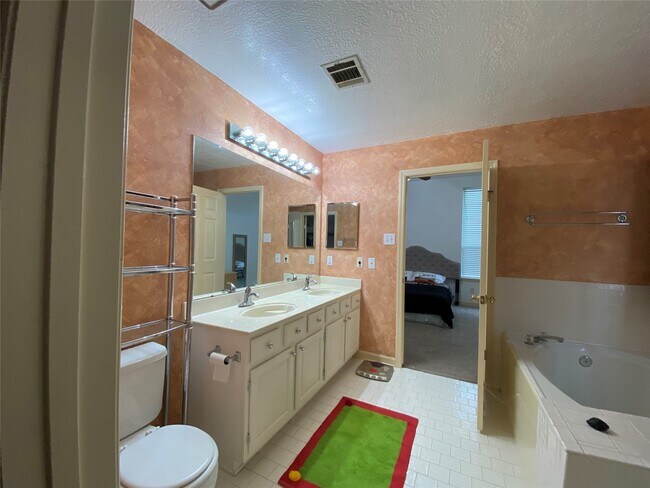 Building Photo - 6918 Springcrest Ct