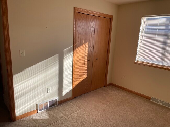 Building Photo - 508 3rd St