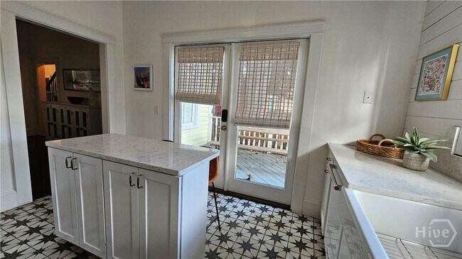 Building Photo - 14 E 41st St