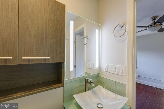 Building Photo - 1900 Q St SE