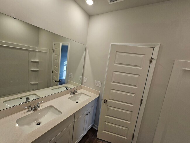 Building Photo - Brunswick Plantation- The Hamptons