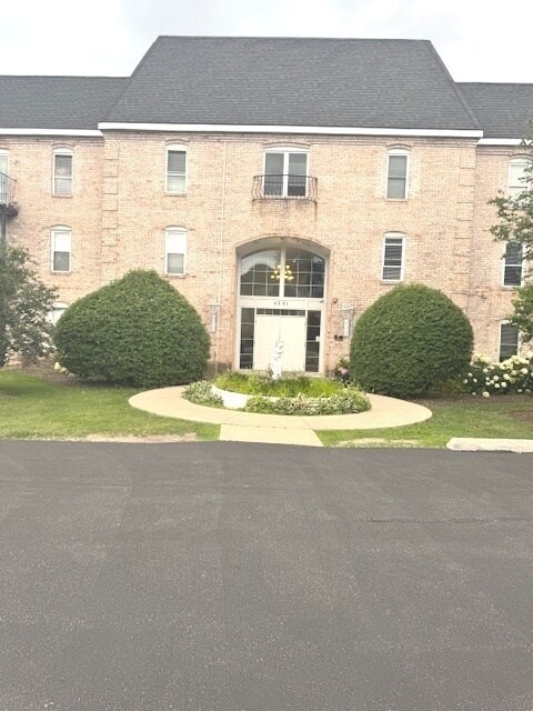 Primary Photo - 5201 Carriage Way Dr