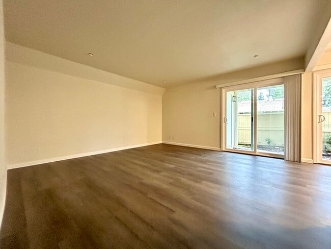 Building Photo - Beautiful Downstairs 2 Bedroom Condo Located In Gated Community Pool + Lake Access!