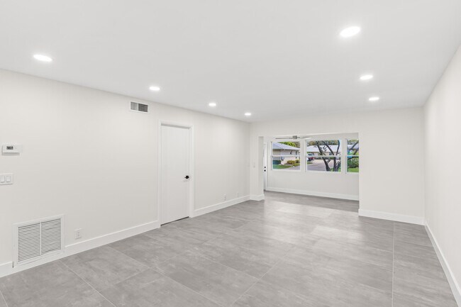 Building Photo - 551 Covered Bridge Blvd