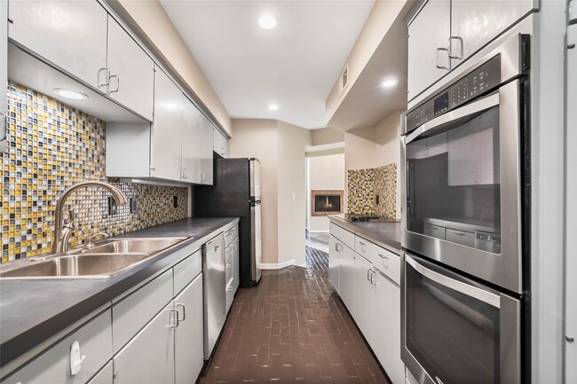 Building Photo - 5004 Bayard Ln