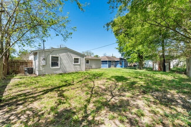 Building Photo - 7725 St Lo Rd