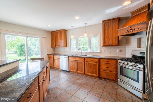 Building Photo - 10955 Southcoate Village Dr